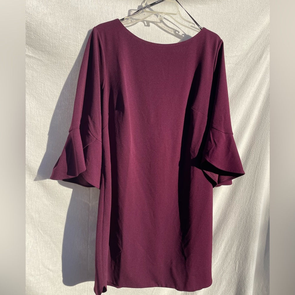 Vince Camuto dress.    18W. NWT